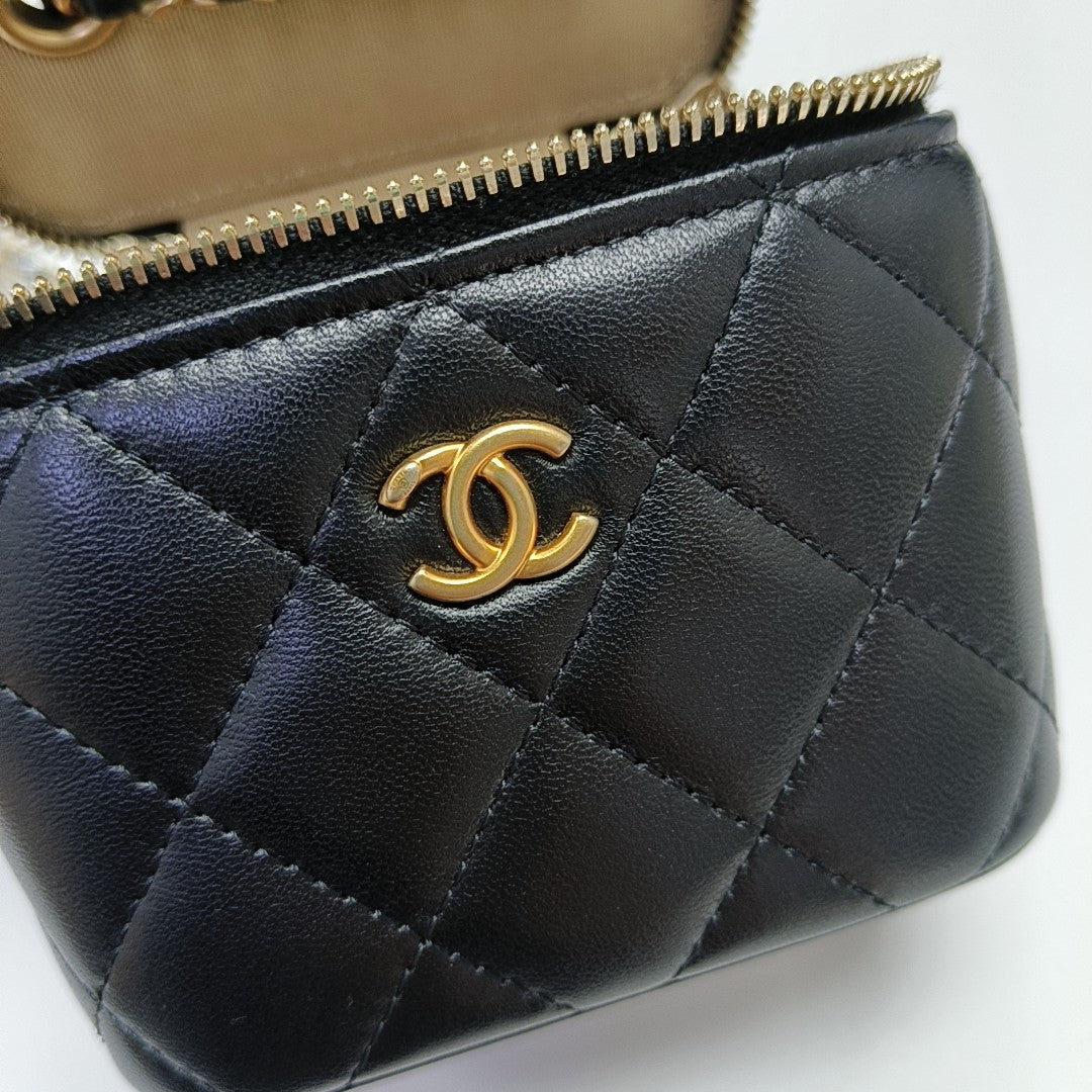 VANITY CASE Mini Quilted Lambskin Black