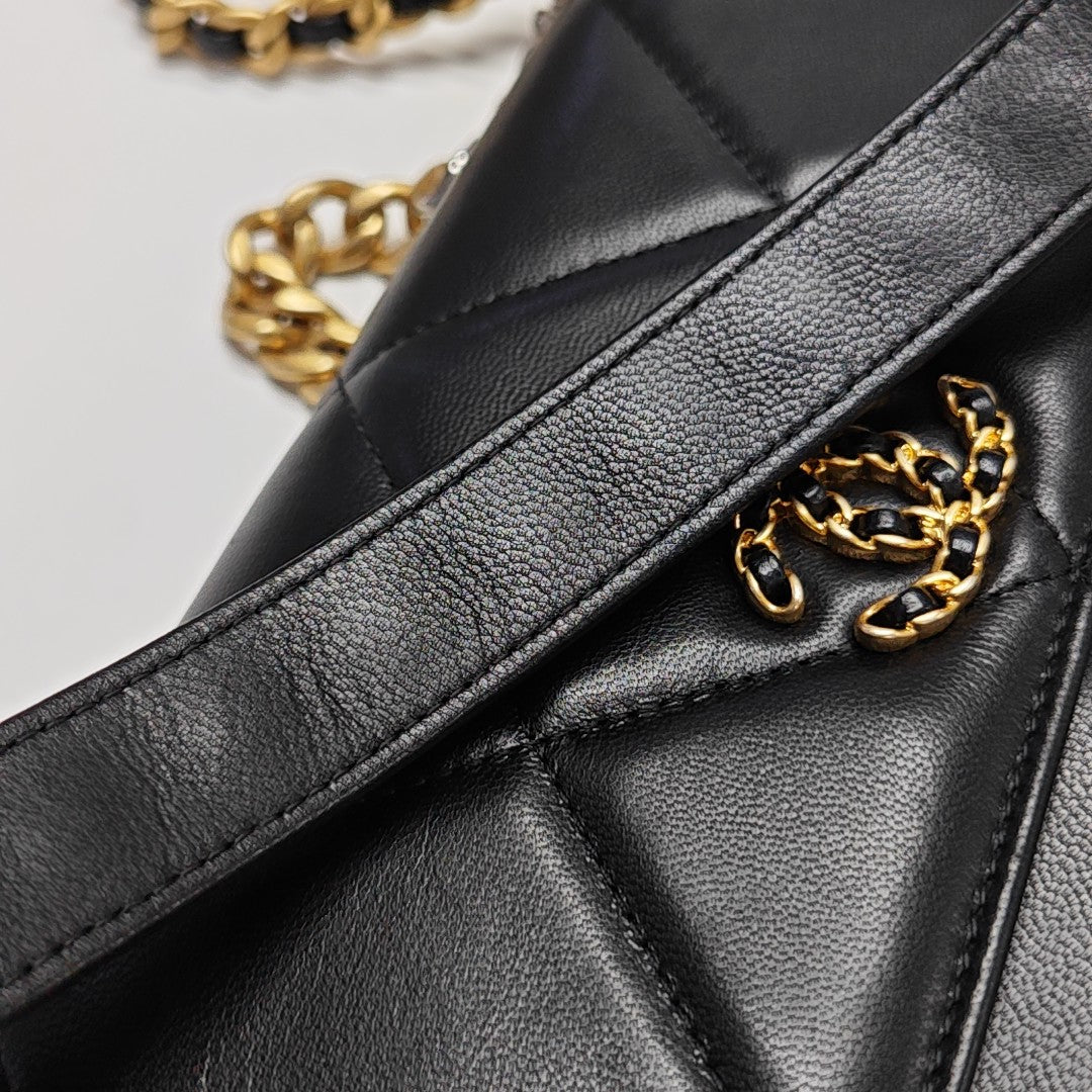CHANEL 19 WOC Quilted Lambskin Black