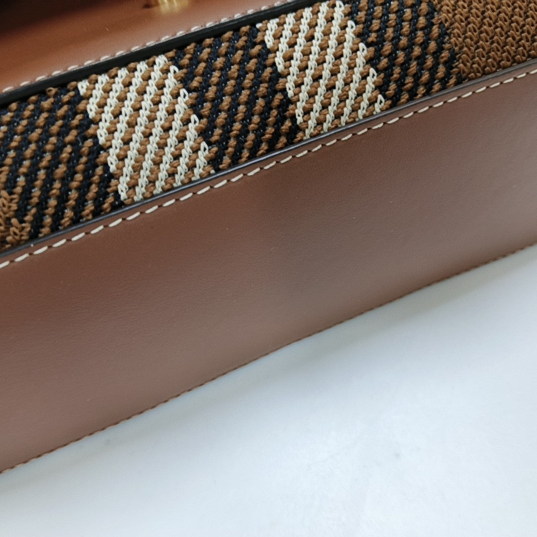 Canvas Brown