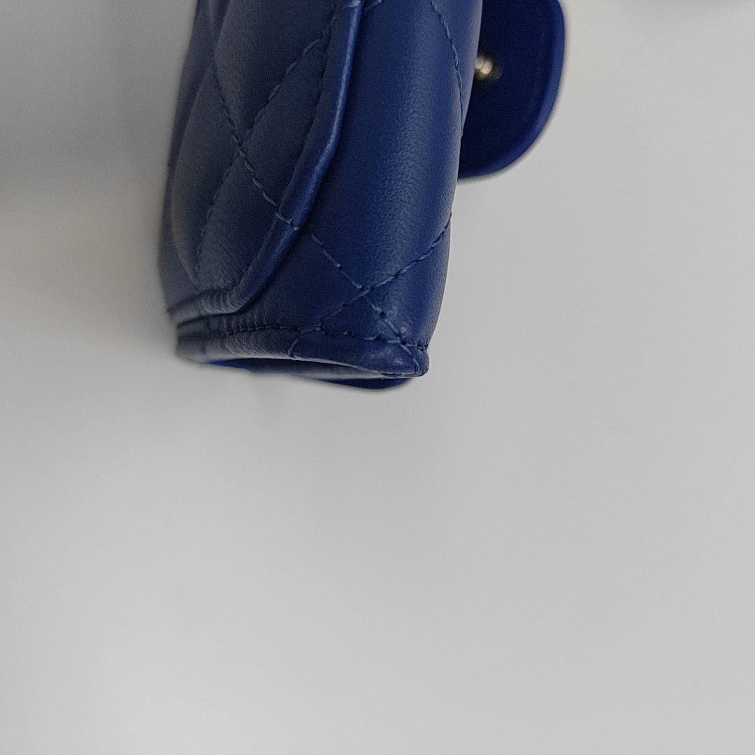 CLASSIC FLAP Quilted Lambskin Blue Card Holder