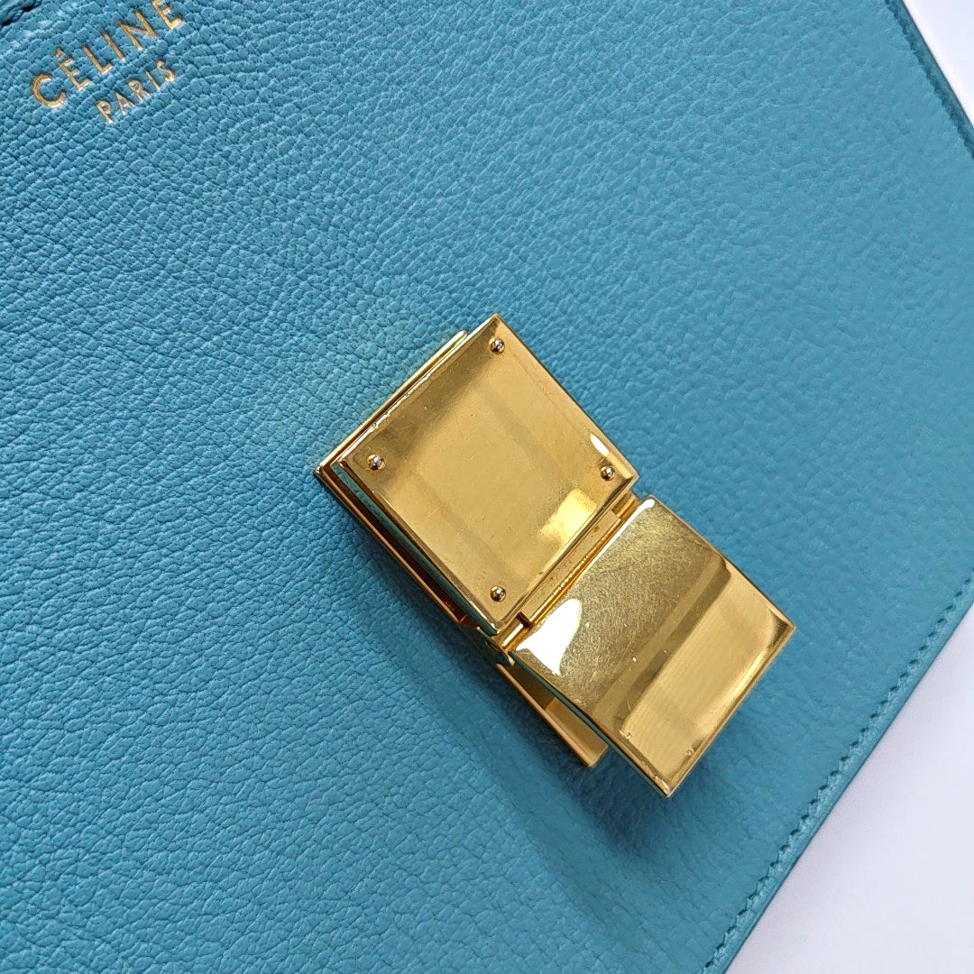 Authenticated pre-owned  CLASSIC BOX Medium Calfskin Blue - Shoulder Bag at Looply