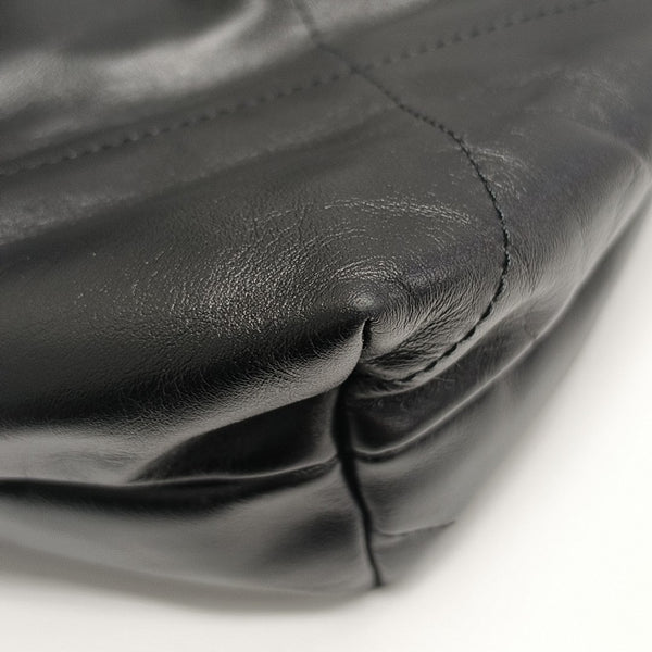 CHANEL 22 Medium Quilted Calfskin Black