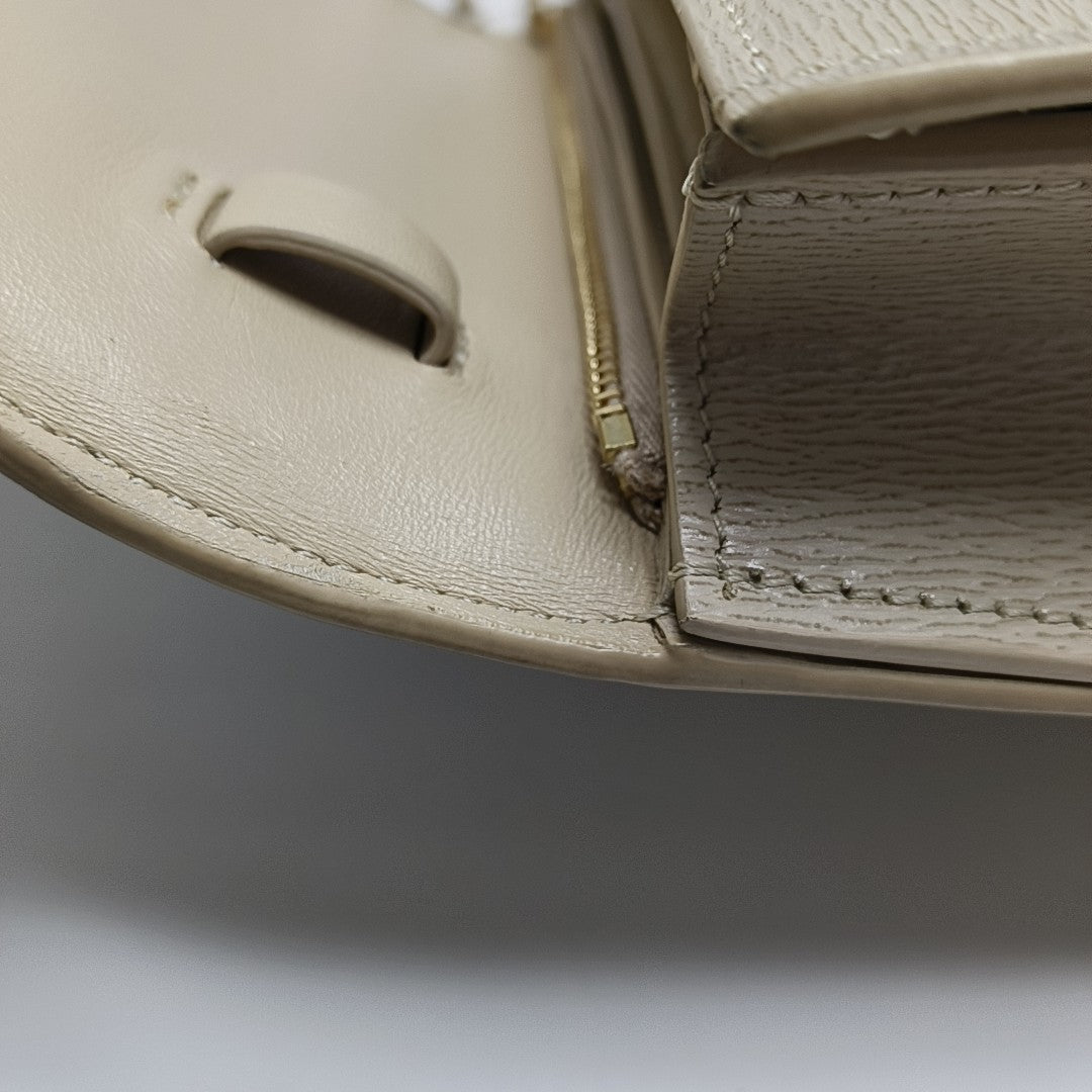 Authenticated pre-owned  CLASSIC BOX Medium Calfskin Beige - Shoulder Bag at Looply