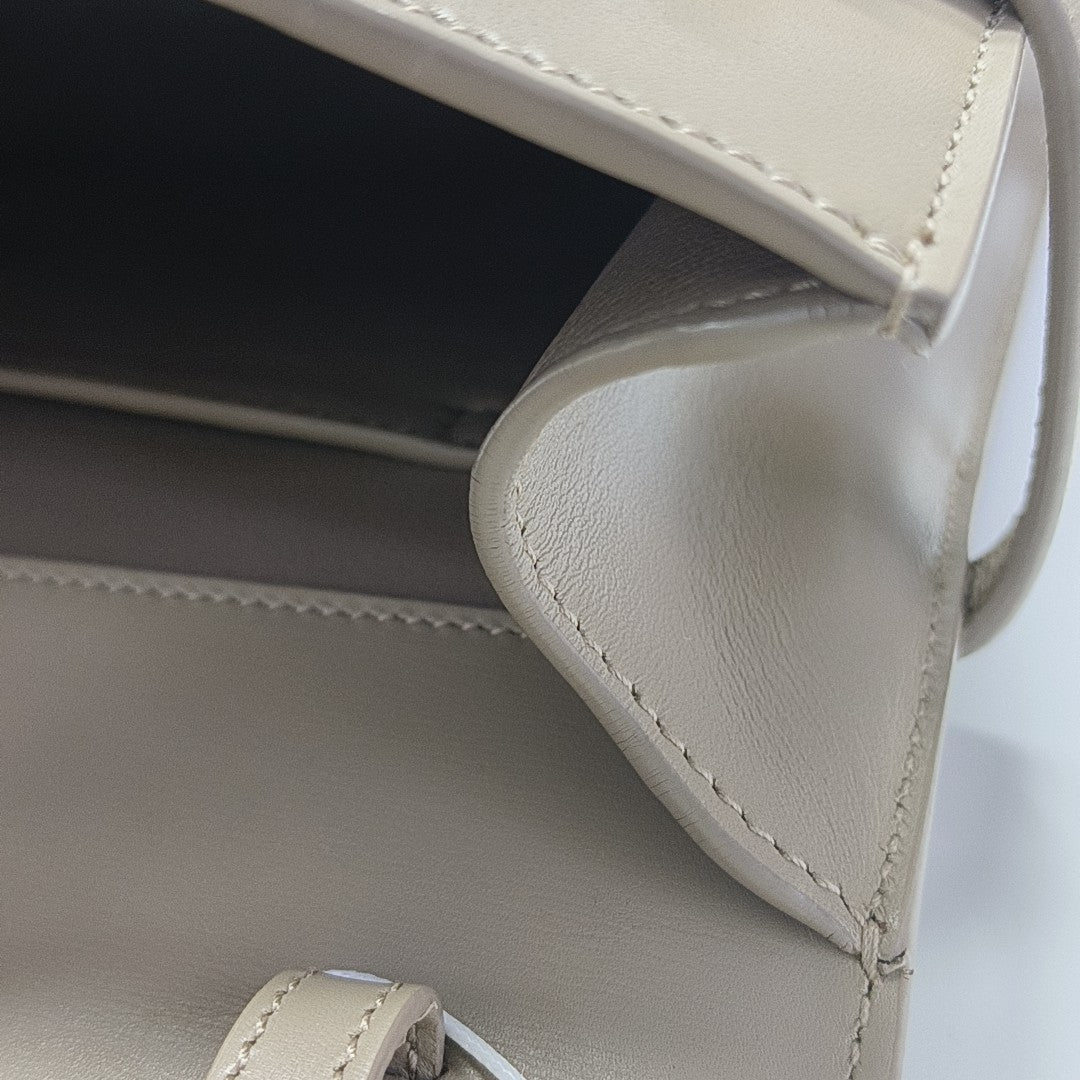 MANHATTAN Medium Calfskin Beige