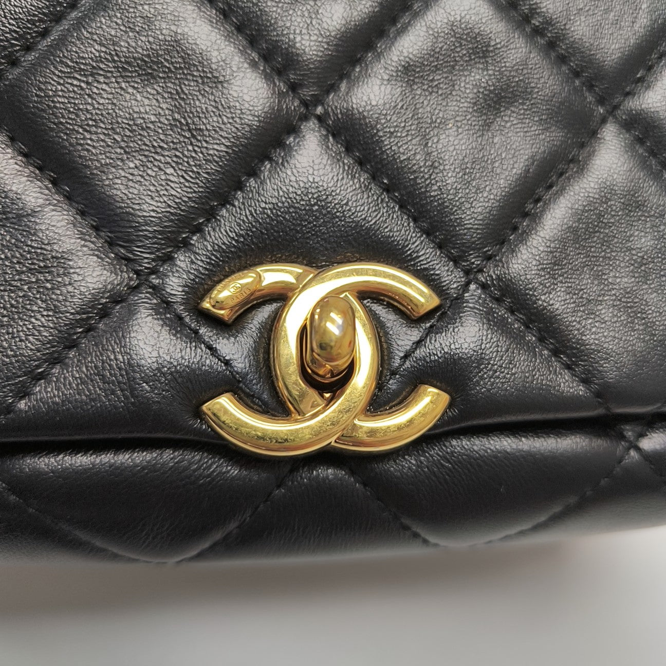 CHAIN INFINITY TOP HANDLE Mini Quilted Lambskin Black