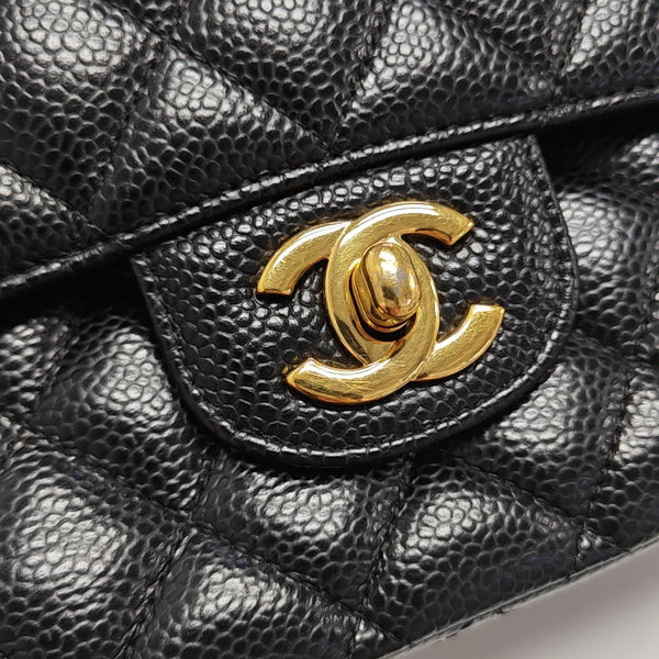 CLASSIC FLAP Medium Quilted Grained Calfskin Black
