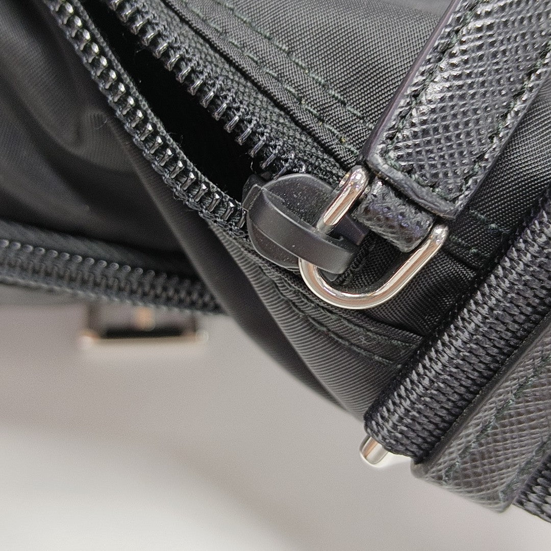 Vela Messenger Bag Nylon Black
