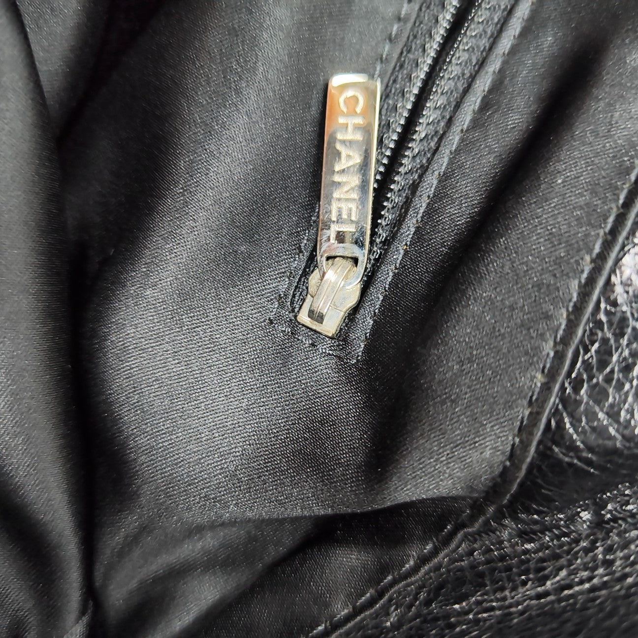 ON THE ROAD Small Quilted Grained Calfskin Black