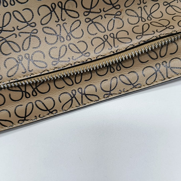 T Pouch Monogram Calfskin Beige