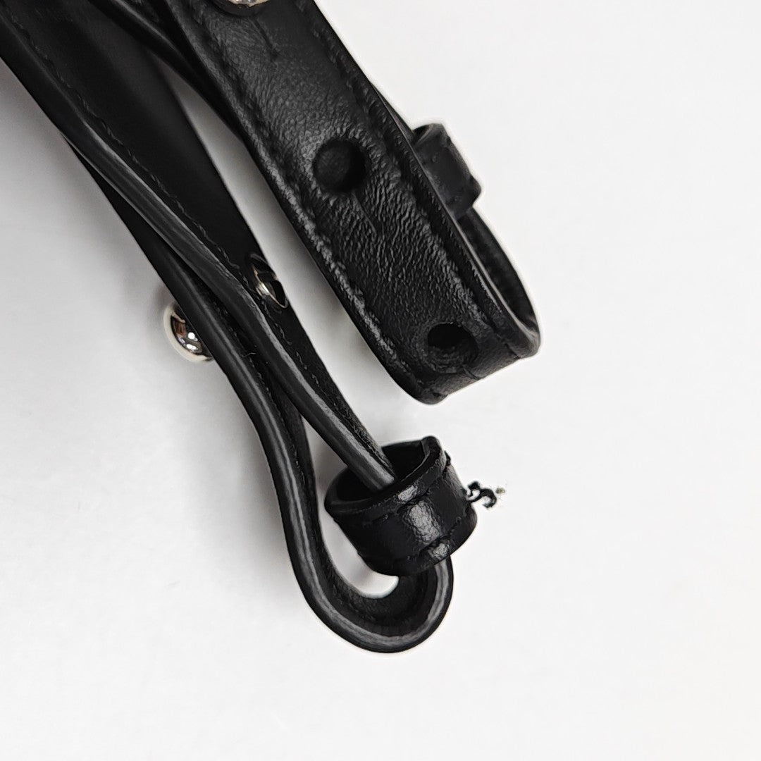 Authenticated pre-owned  Baguette Fabric Black - Shoulder Bag at Looply