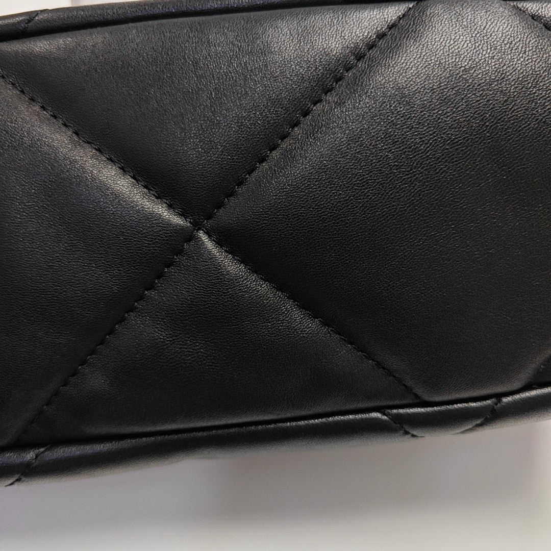CHANEL 19 Medium Quilted Lambskin Black