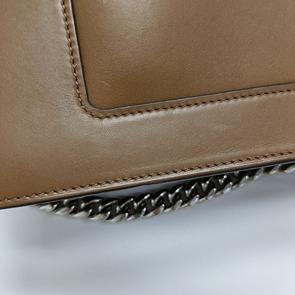CASE Medium Calfskin Brown