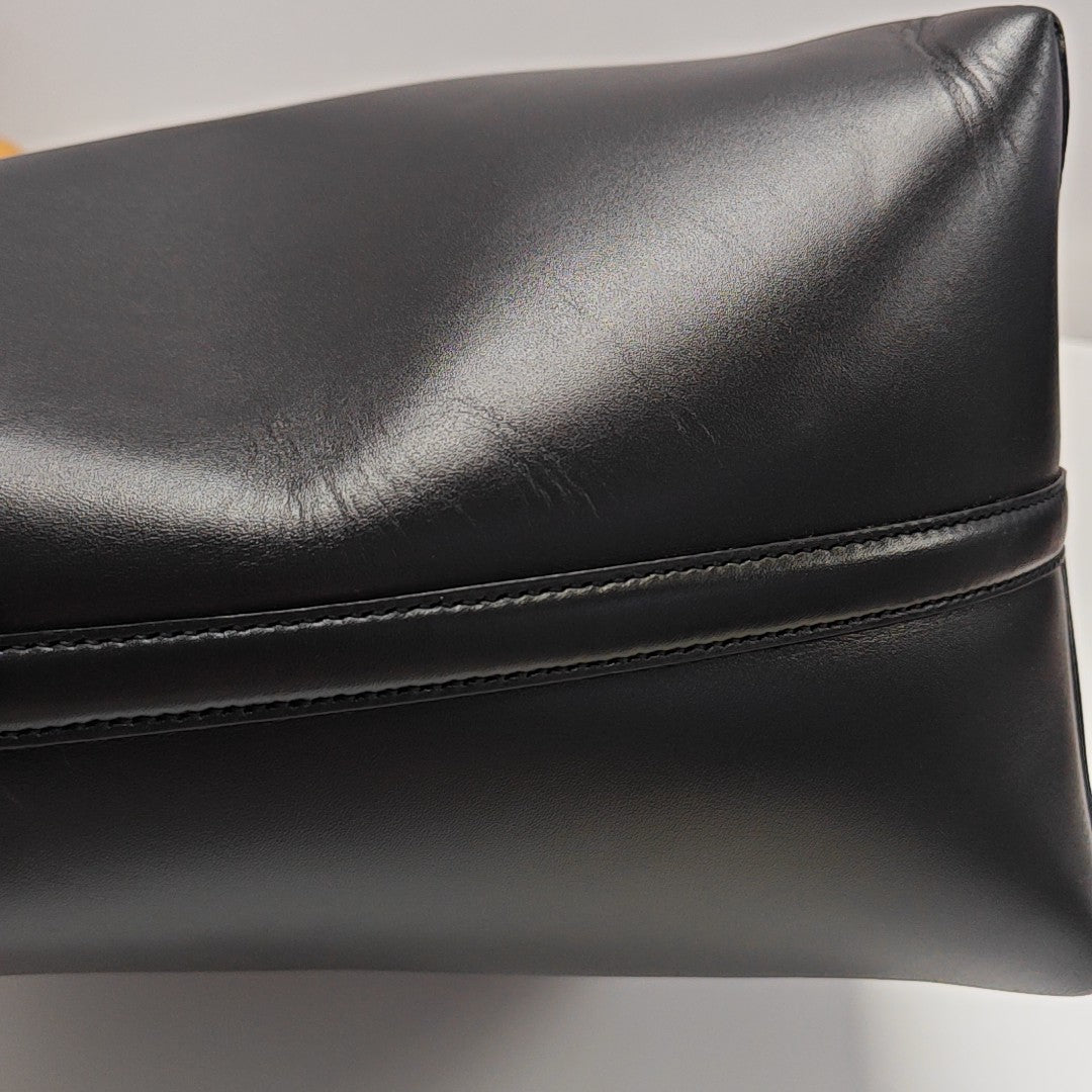 LE 37 Calfskin Black