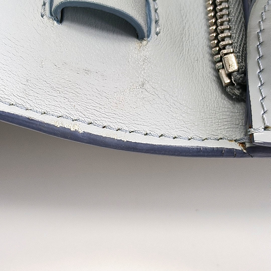 Authenticated pre-owned  CLASSIC BOX Medium Calfskin Blue - Shoulder Bag at Looply