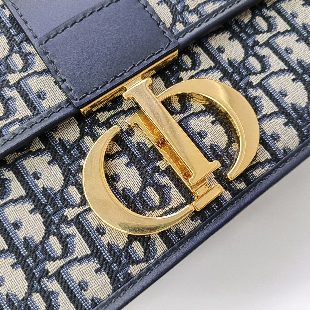 30 Montaigne Medium Oblique Canvas Blue
