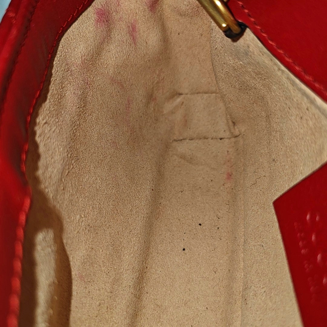 Authenticated pre-owned  GG Marmont Mini Quilted Calfskin Red - Shoulder Bag at Looply