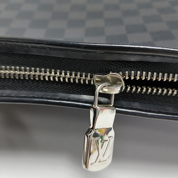 Pochette Voyag MM Damier Graphite Coated Canvas Gray