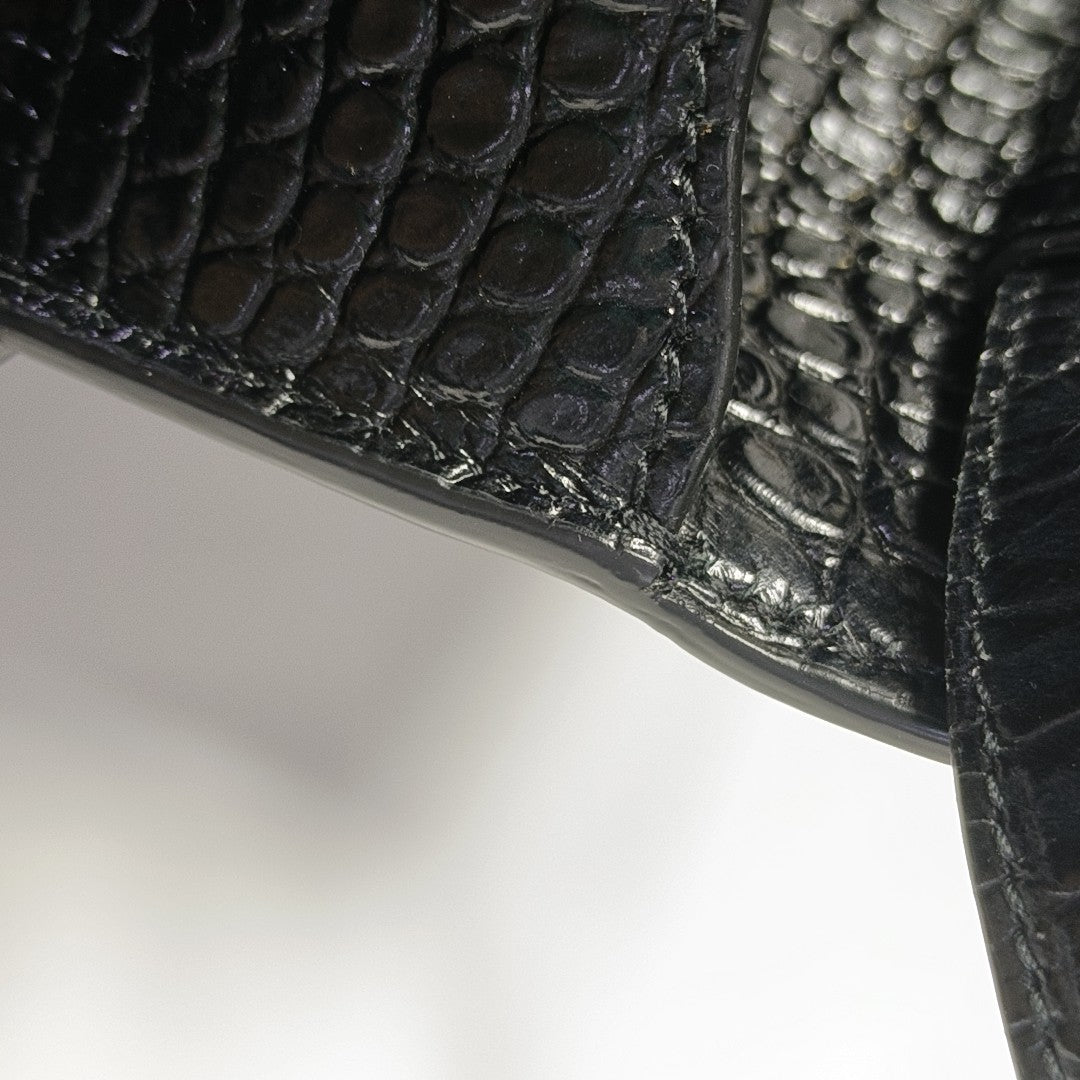 MANHATTAN Medium Calfskin Black