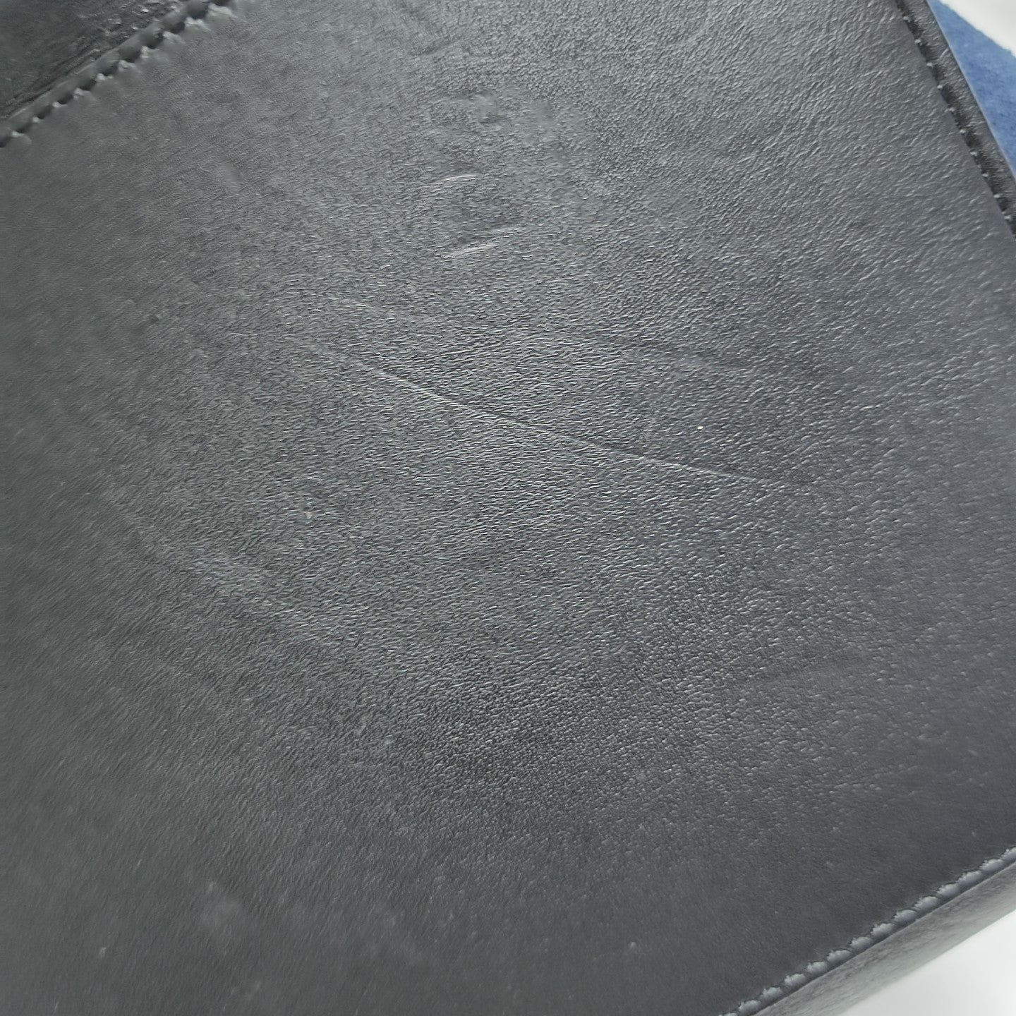 TRAPEZE Medium Calfskin Black