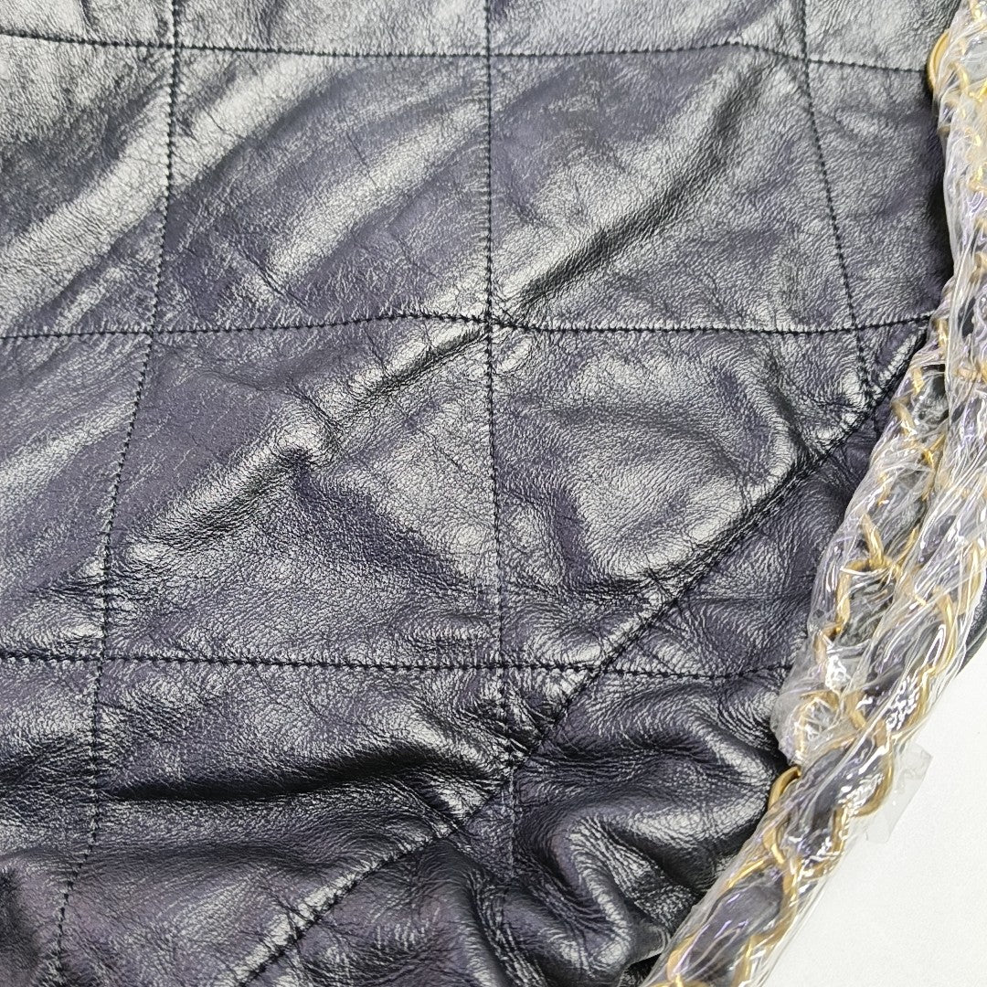 CHANEL 22 Medium Quilted Calfskin Black