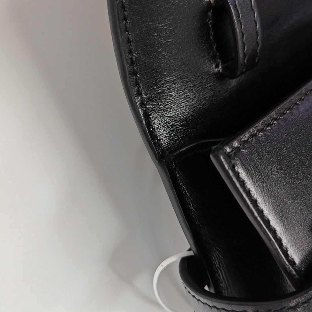MANHATTAN Medium Calfskin Black