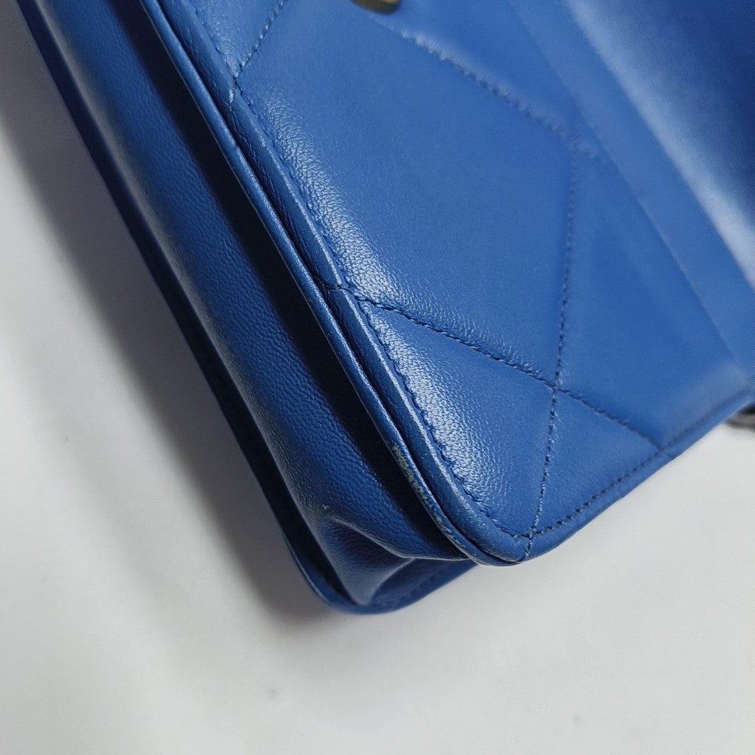 Chanel 19 WOC Piel de Cordero Acolchada Azul