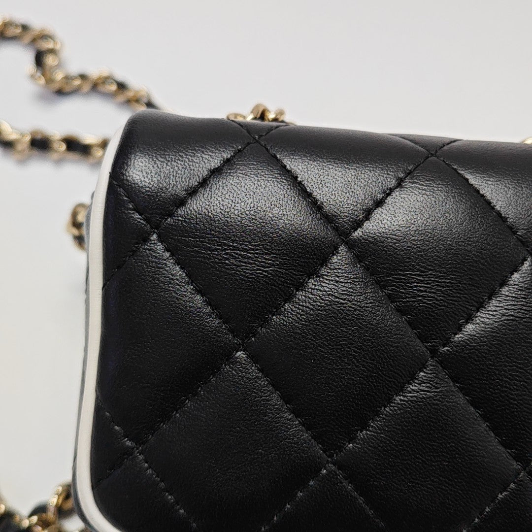 Quilted Lambskin Shoulder Bag Black