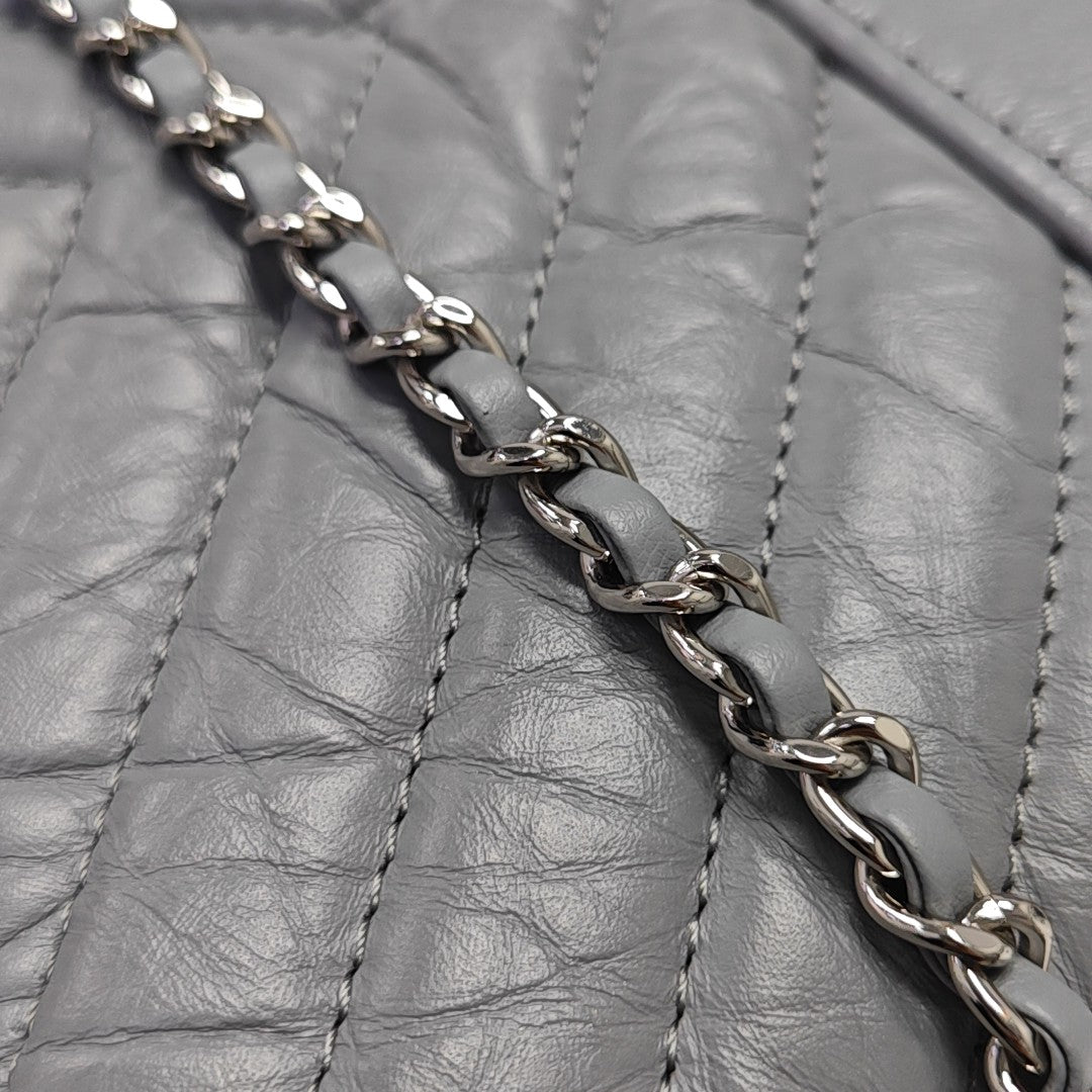 GABRIELLE Small Chevron Calfskin Gray
