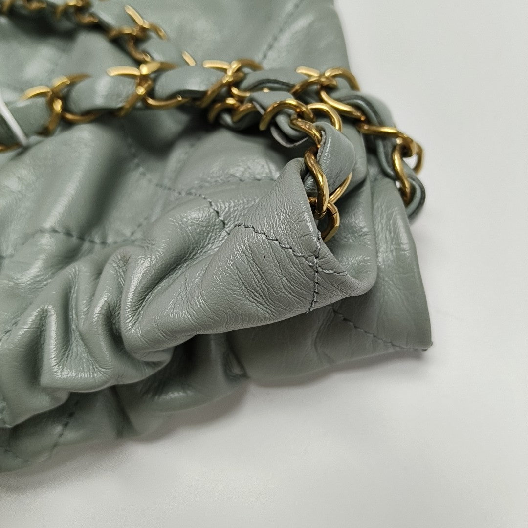 CHANEL 22 Medium Quilted Calfskin Green