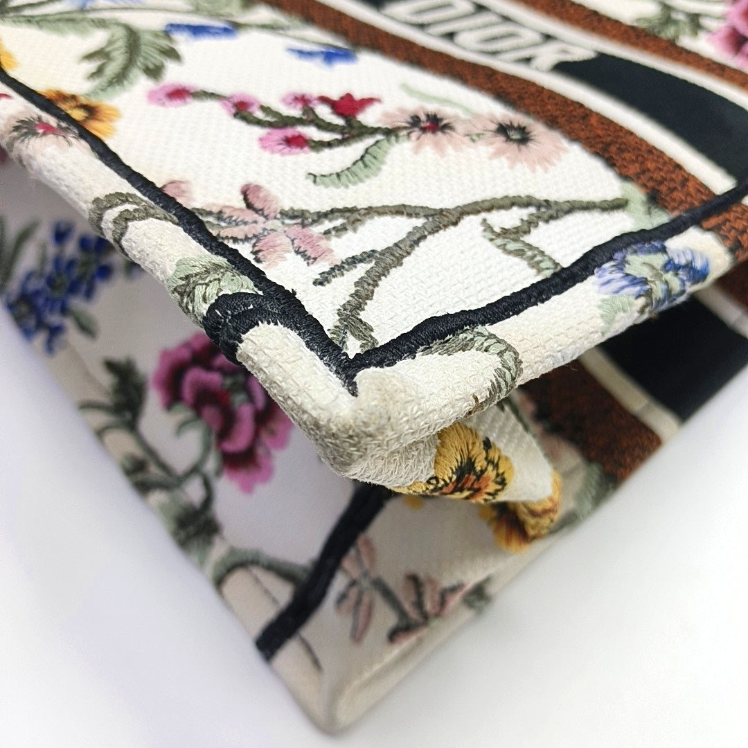 Authenticated pre-owned  Book Tote Medium Canvas Multicolor - Tote Bag at Looply