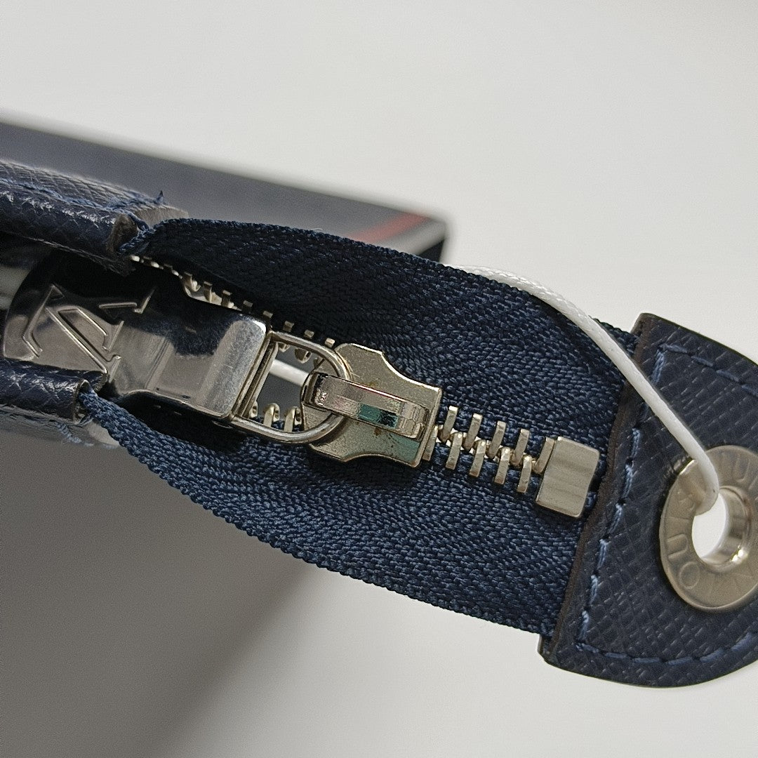 Pochette Voyag MM Calfskin Blue