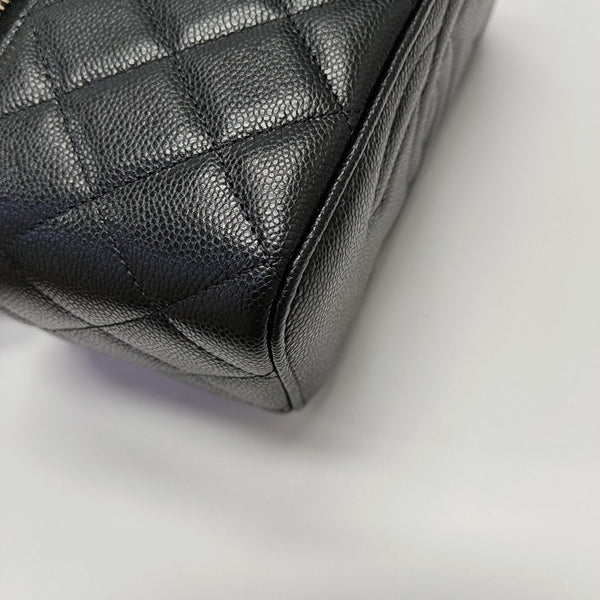 VANITY CASE Medium Quilted Grained Calfskin Black