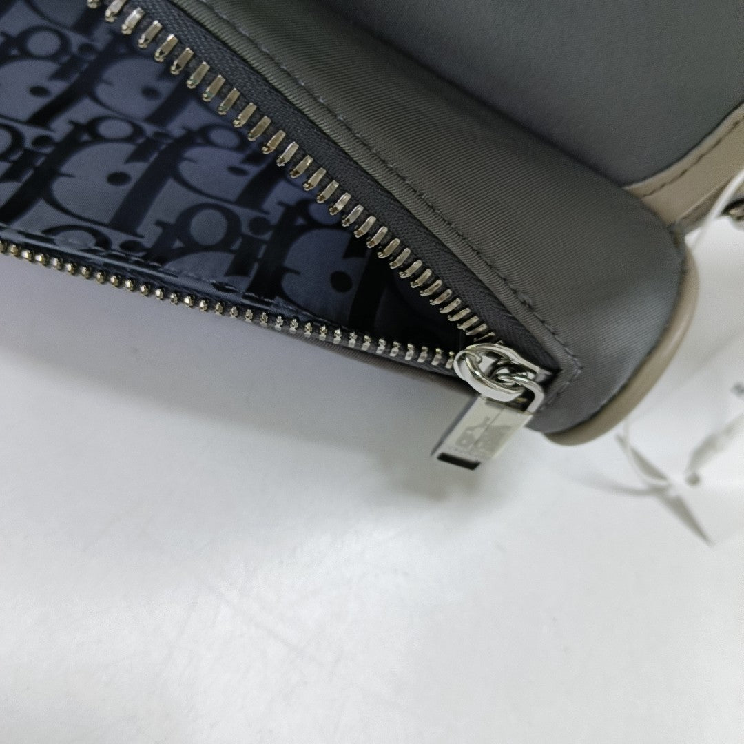 Authenticated pre-owned  Saddle Calfskin Gray - Crossbody Bag at Looply