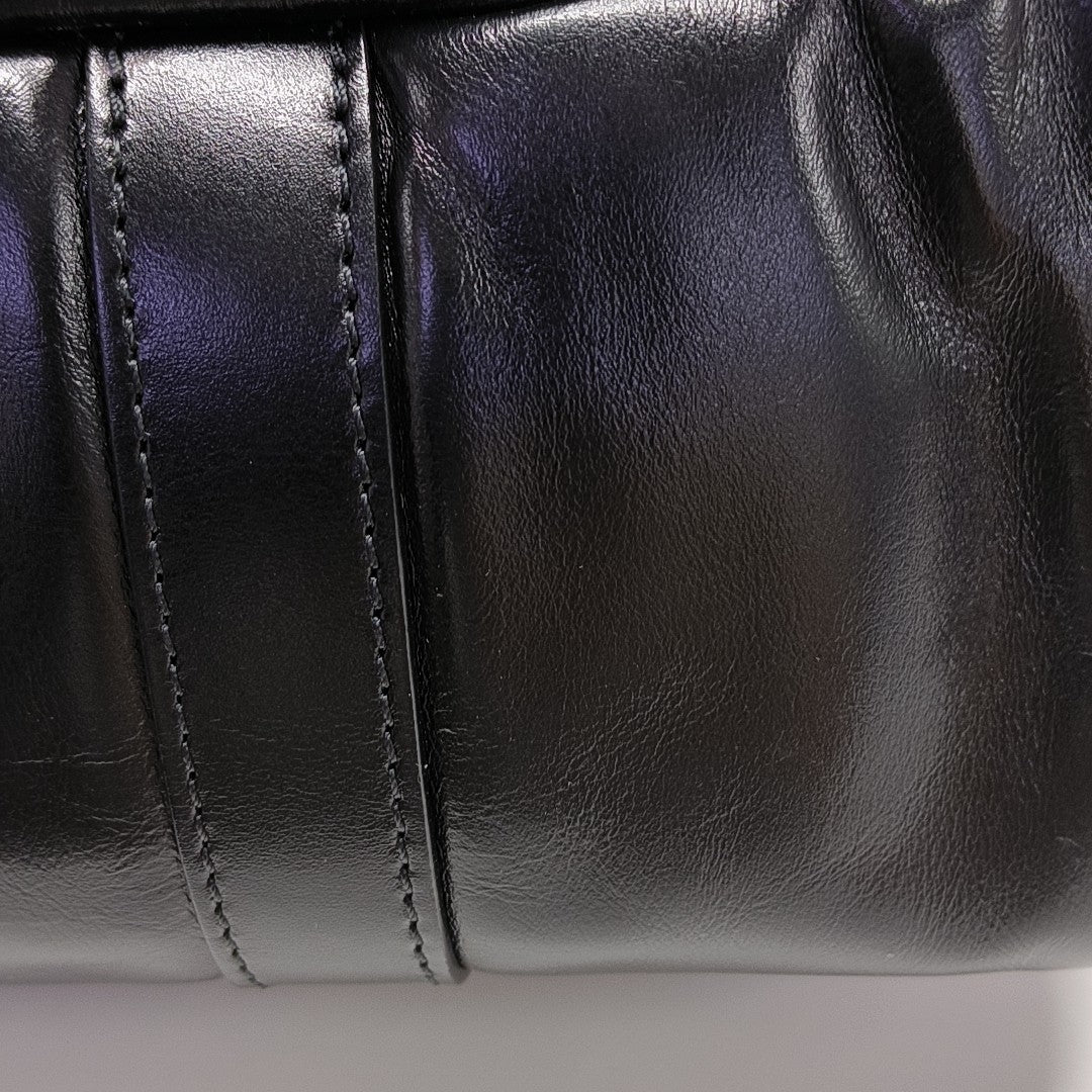 Calfskin Shoulder Bag 25 Black