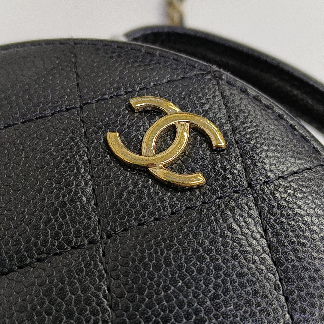 ROUND Quilted Grained Calfskin Black