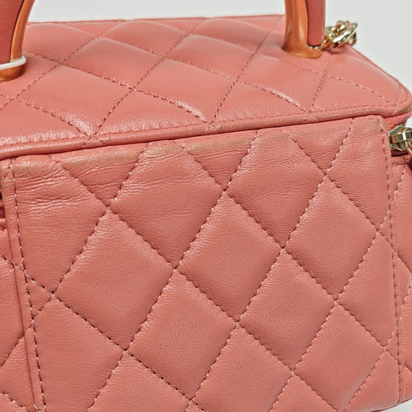 VANITY CASE Small Quilted Lambskin Pink