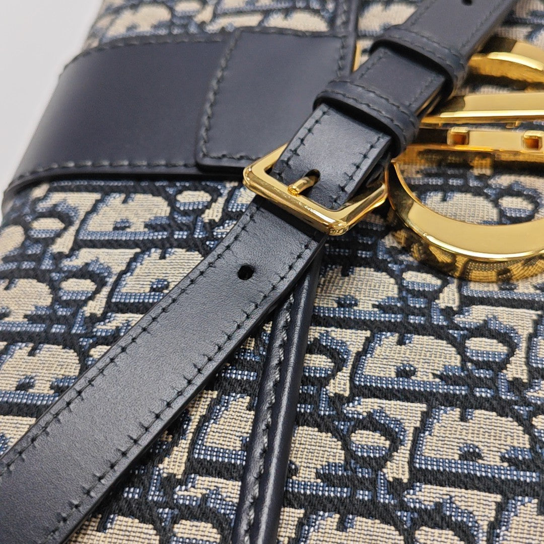 30 Montaigne Oblique Canvas Blue