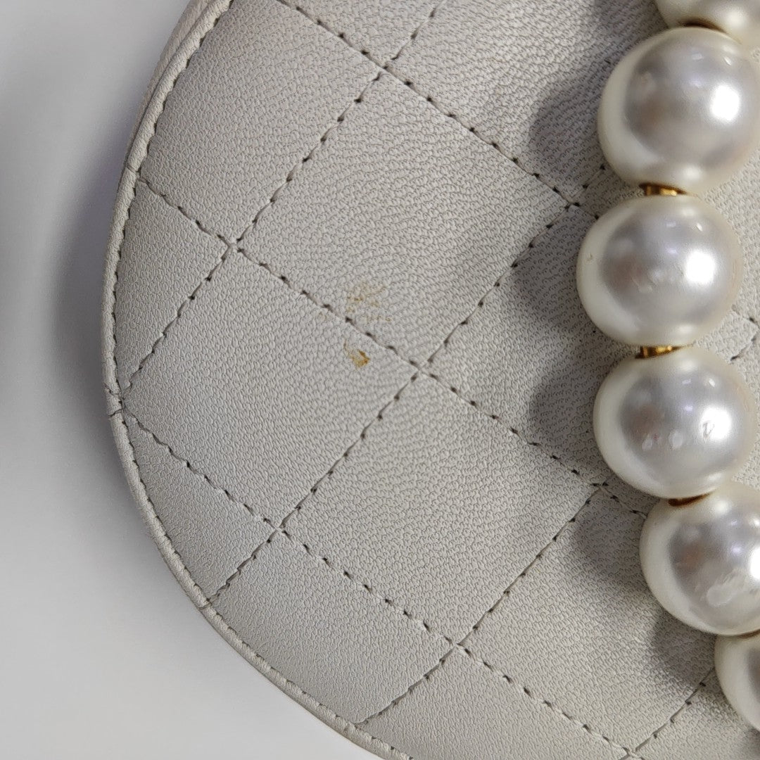 ROUND Quilted Lambskin White