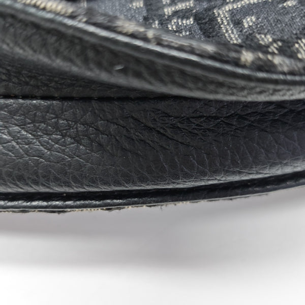 Saddle Medium Canvas Gray