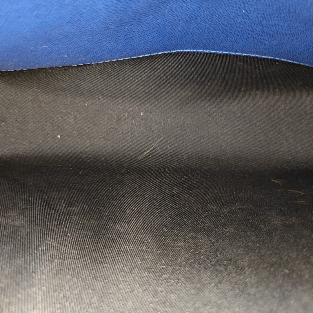 Pochette Voyag MM Calfskin Blue