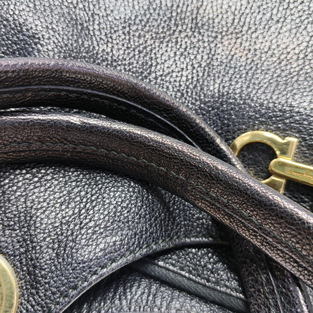 Betulla Medium Calfskin Black