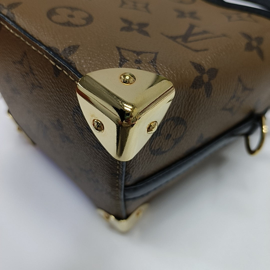 NOÉ PURSE LV CHARMS Monogram Coated Canvas Brown