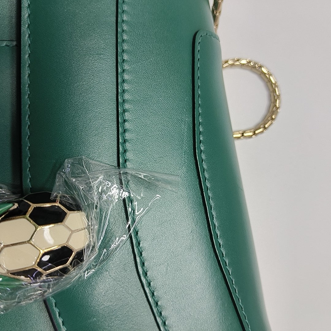 SERPENTI FOREVER Medium Calfskin Green