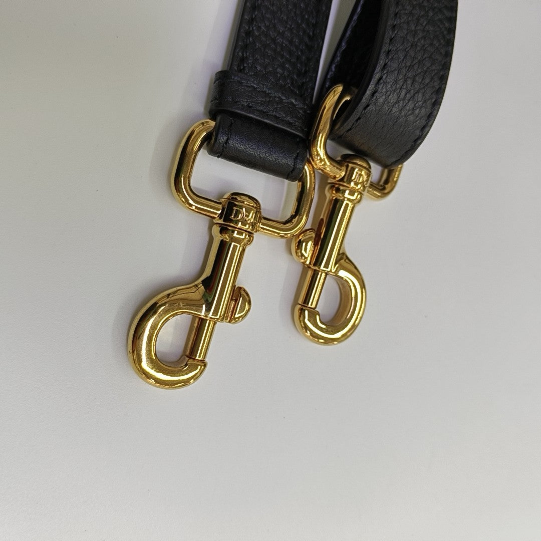 Bobby Medium Calfskin Black