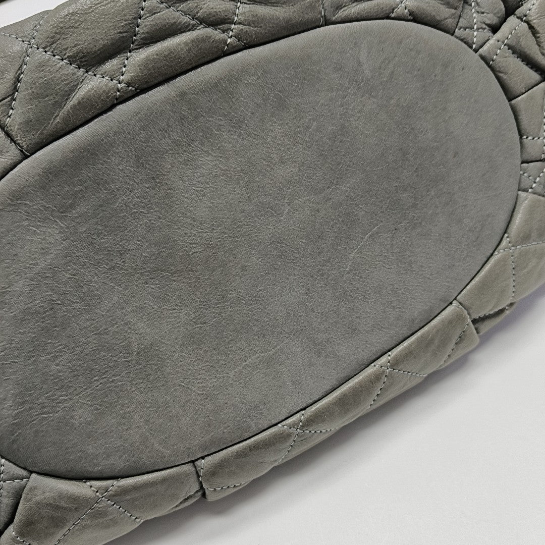 TOTE BAG Quilted Calfskin Gray