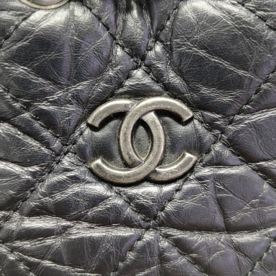 GABRIELLE Small Quilted Calfskin Black