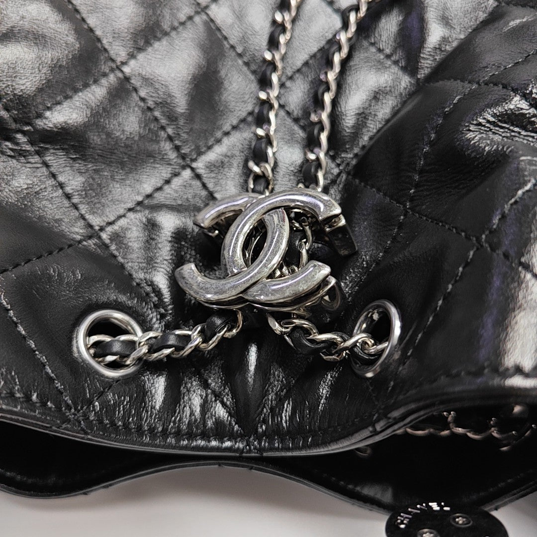 CHANEL 25 Medium Quilted Calfskin Black