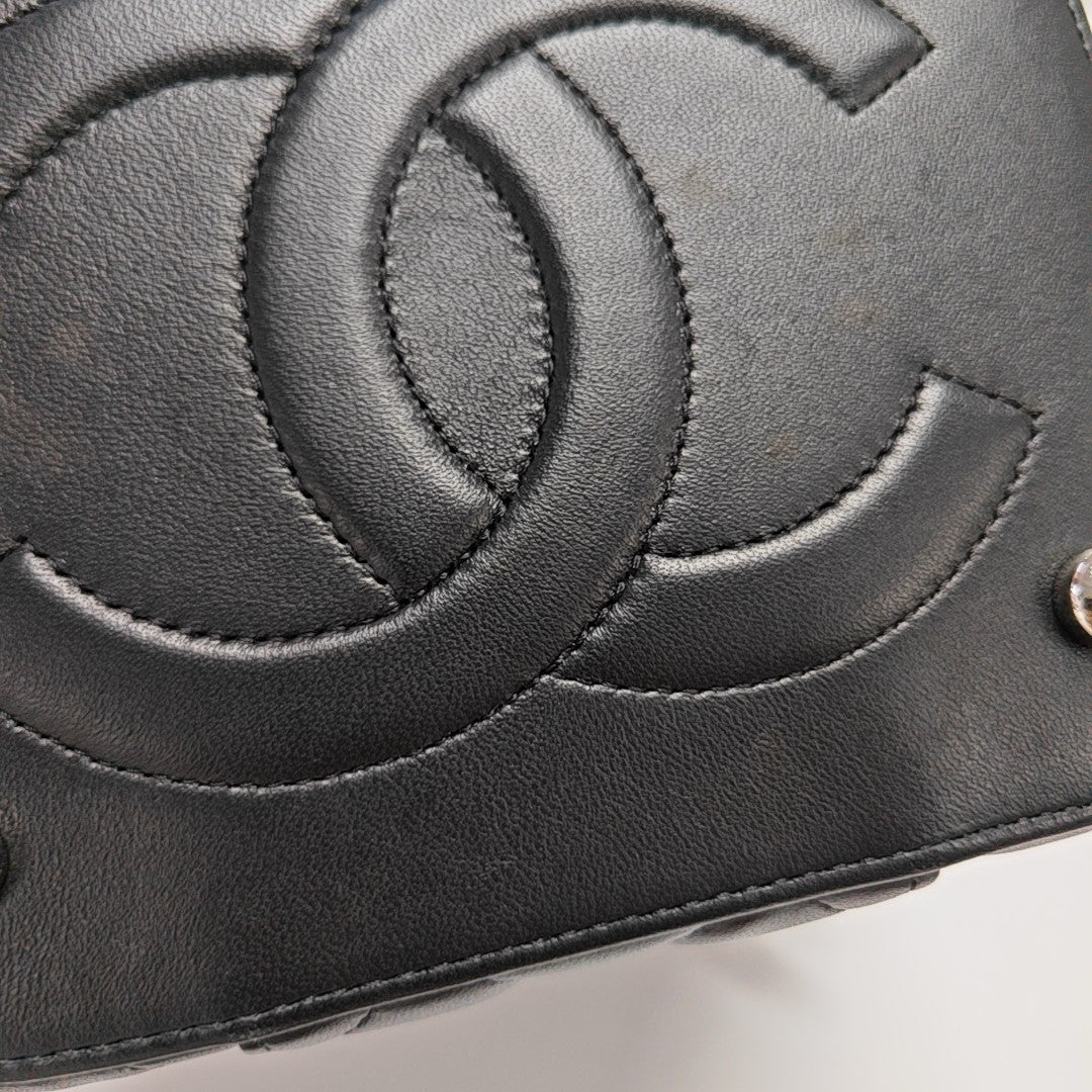 VANITY CASE Small Quilted Lambskin Black