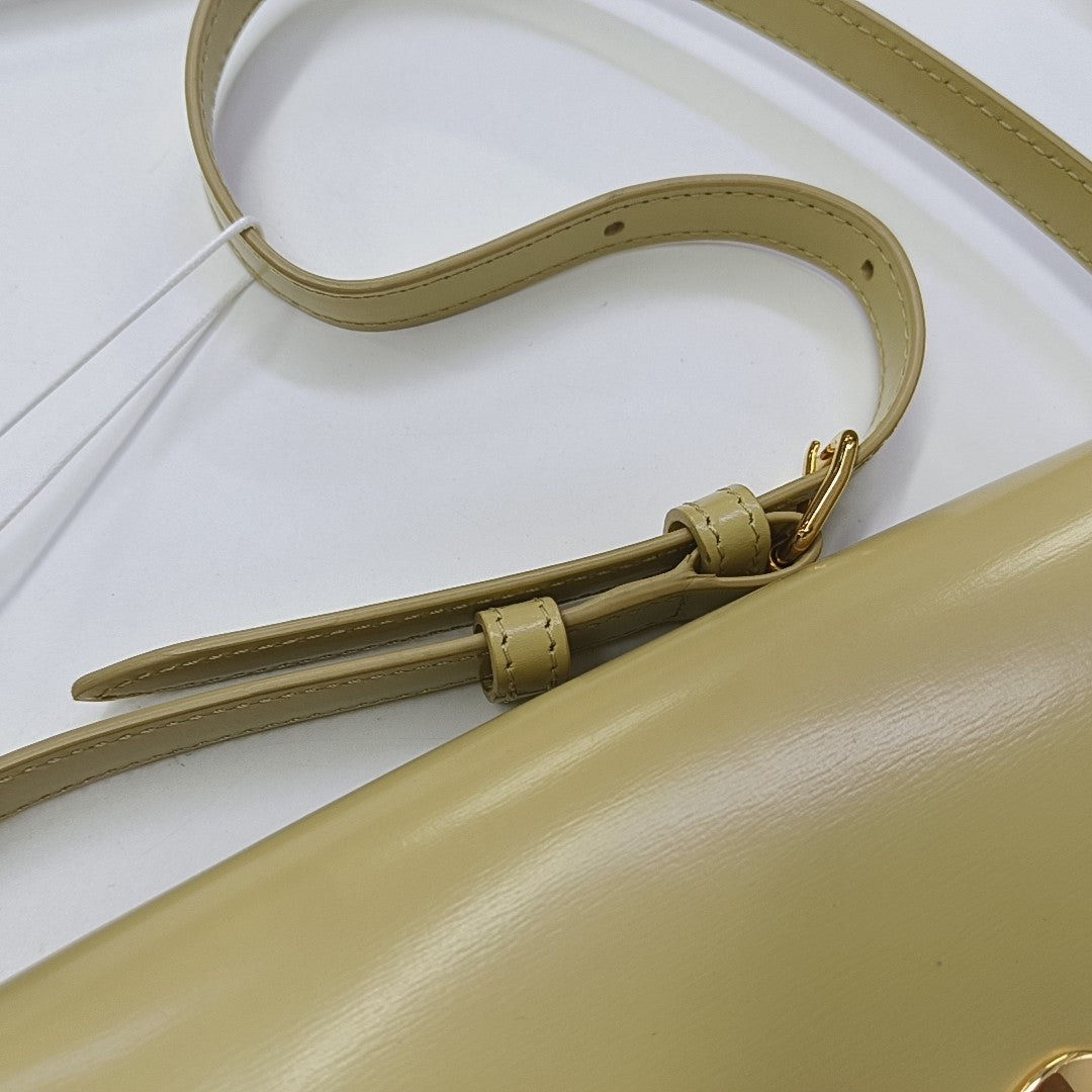 TRIOMPHE Small Calfskin Yellow
