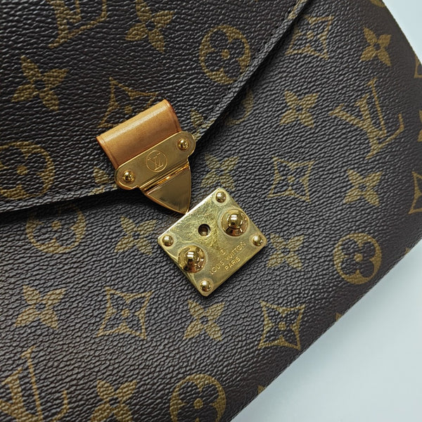 MÉTIS MM Monogram Coated Canvas Brown